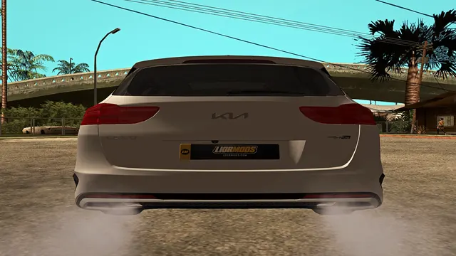 Straight rear view: Ceed and GT-Line badges